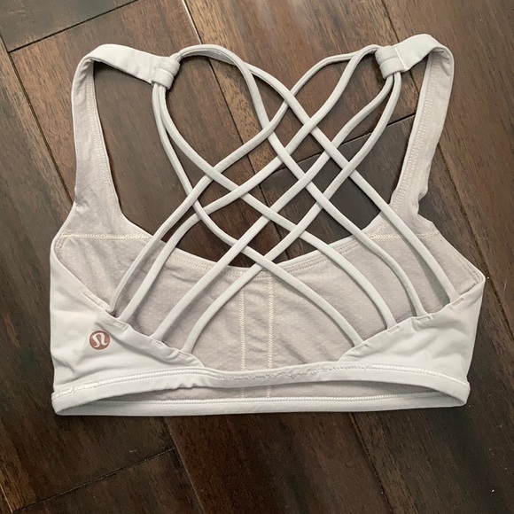 Lululemon sports bra size 4 - Picture 2 of 4